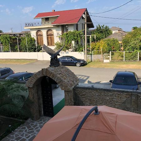 Гостевой Дом Siella Hotel Sukhumi Bagian luar foto