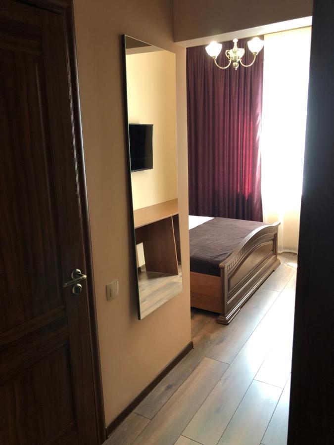 Гостевой Дом Siella Hotel Sukhumi Bagian luar foto