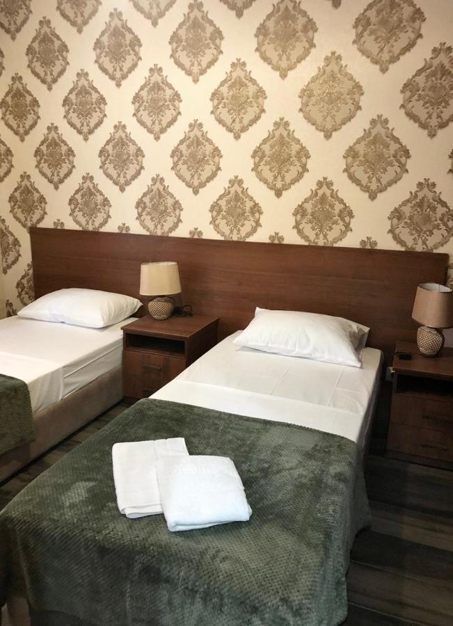 Гостевой Дом Siella Hotel Sukhumi Bagian luar foto