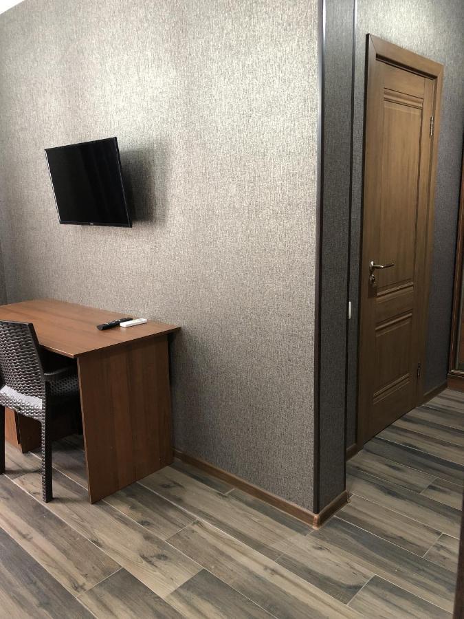 Гостевой Дом Siella Hotel Sukhumi Bagian luar foto