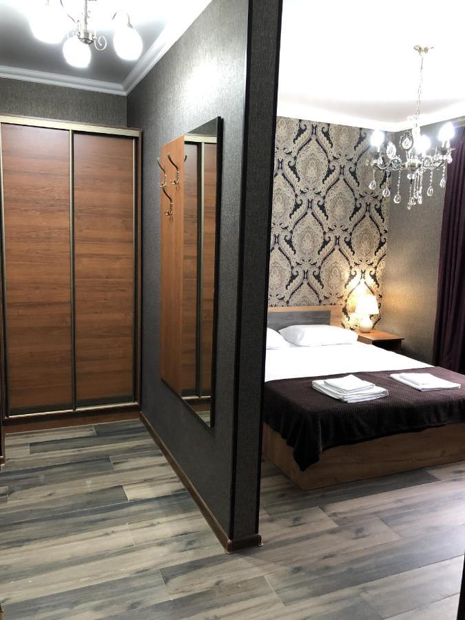 Гостевой Дом Siella Hotel Sukhumi Bagian luar foto