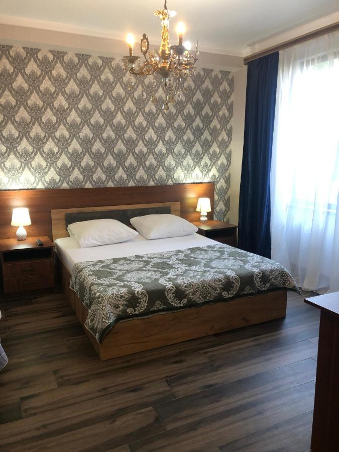 Гостевой Дом Siella Hotel Sukhumi Bagian luar foto
