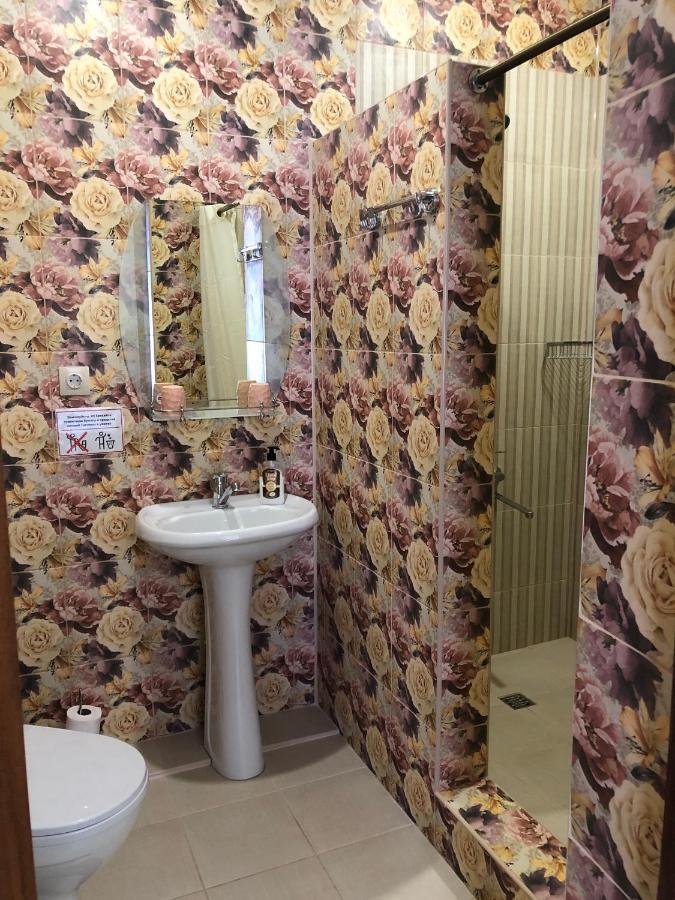 Гостевой Дом Siella Hotel Sukhumi Bagian luar foto