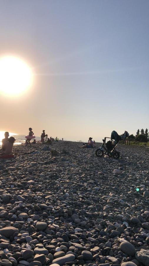 Гостевой Дом Siella Hotel Sukhumi Bagian luar foto
