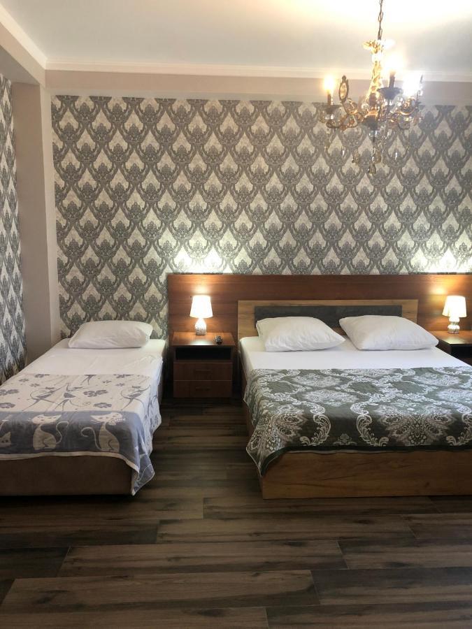 Гостевой Дом Siella Hotel Sukhumi Bagian luar foto
