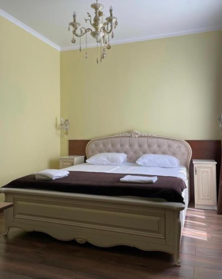 Гостевой Дом Siella Hotel Sukhumi Bagian luar foto
